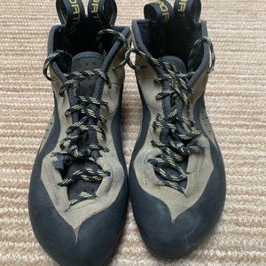 La Sportiva Men’s Climbing Shoe size 40